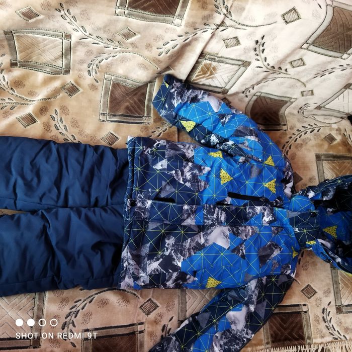 Продам комбинезоны 122 см