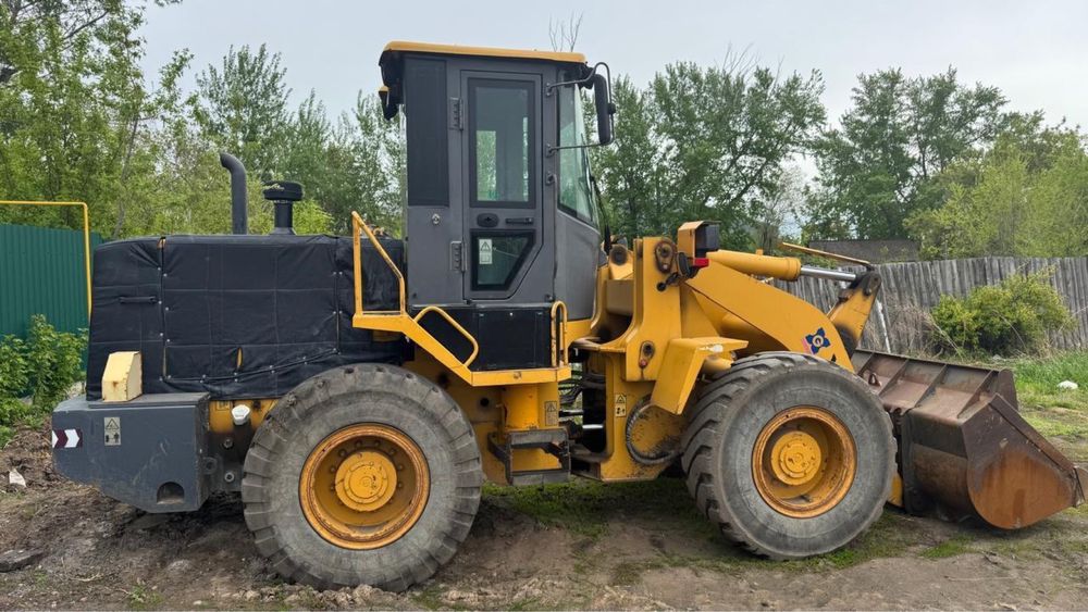 Продам фронтальный погрузчик