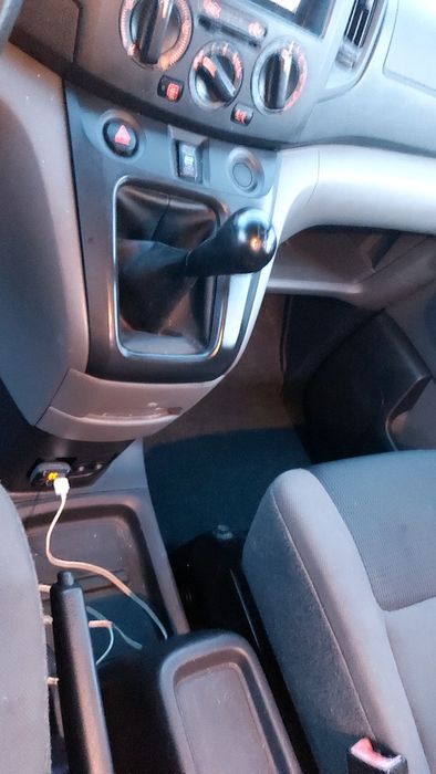 Vând nisan nv200