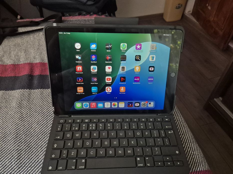 iPad 7 (Generația a 7-a) 10.2" – Husă tip book cu tastatură Bluetooth