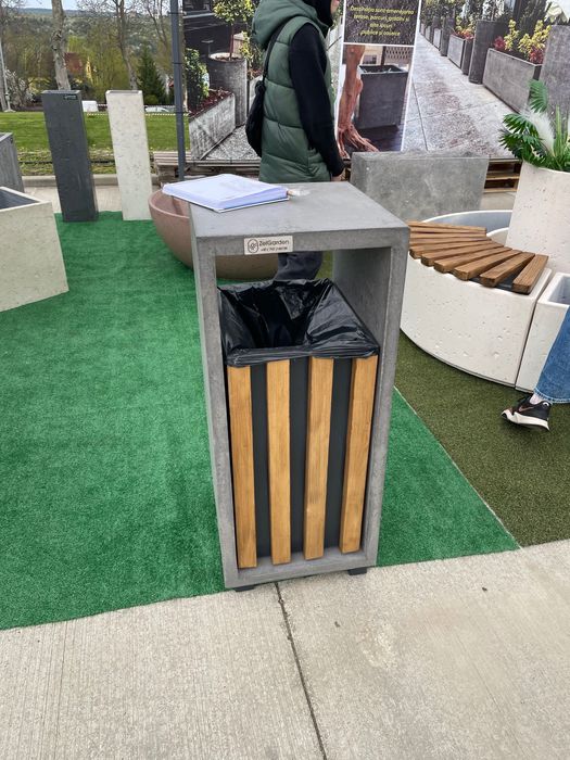 Ghivece și jardiniere beton