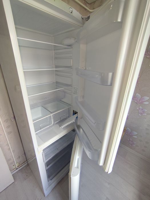 Продам холодильник indesit
