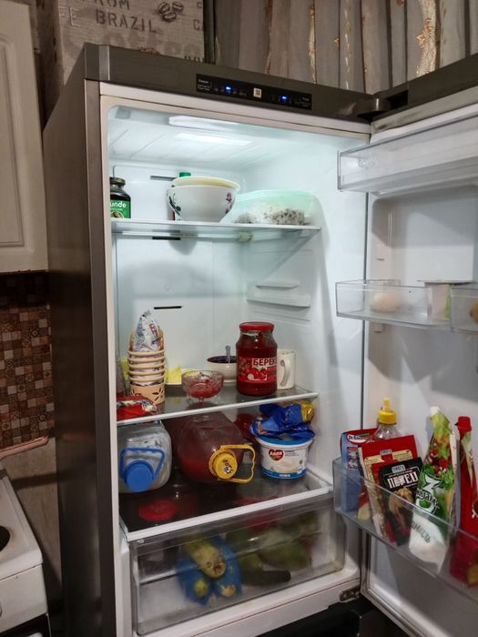 Холодильник бу хороший работает