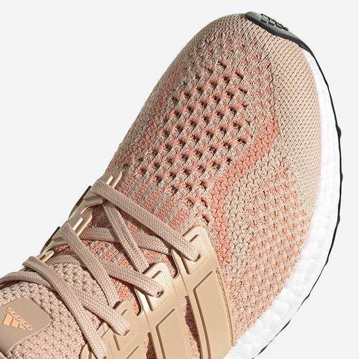 Оригинални маратонки * ADIDAS ULTRABOOST DNA 5.0 * EU42