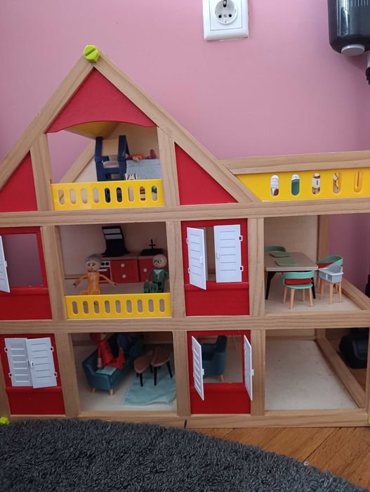 Къща за кукли с мебели