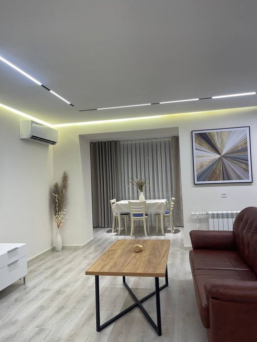 Продается 3 комнатная квартира ремонт Ц-1, Street 77