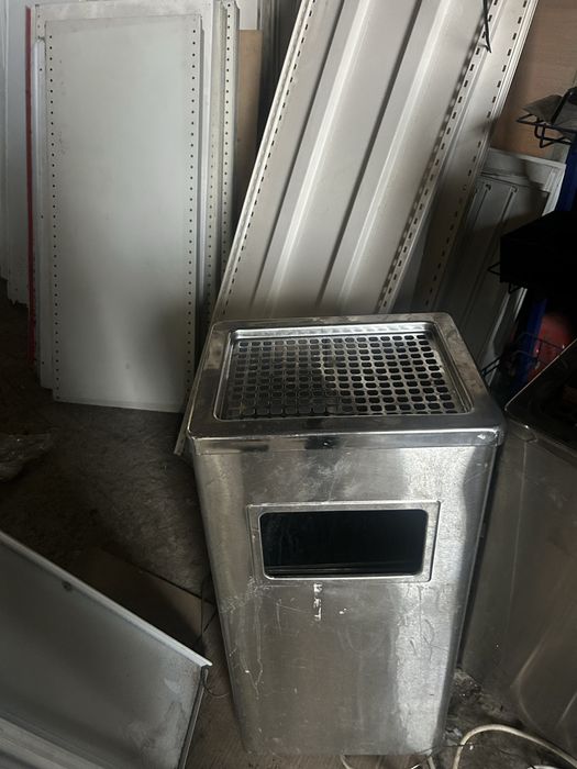 Пепелник за  вход на магазин