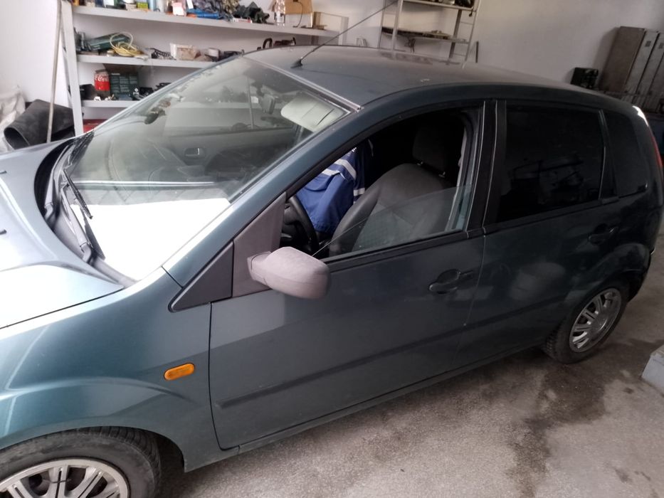 Vând Ford Fiesta