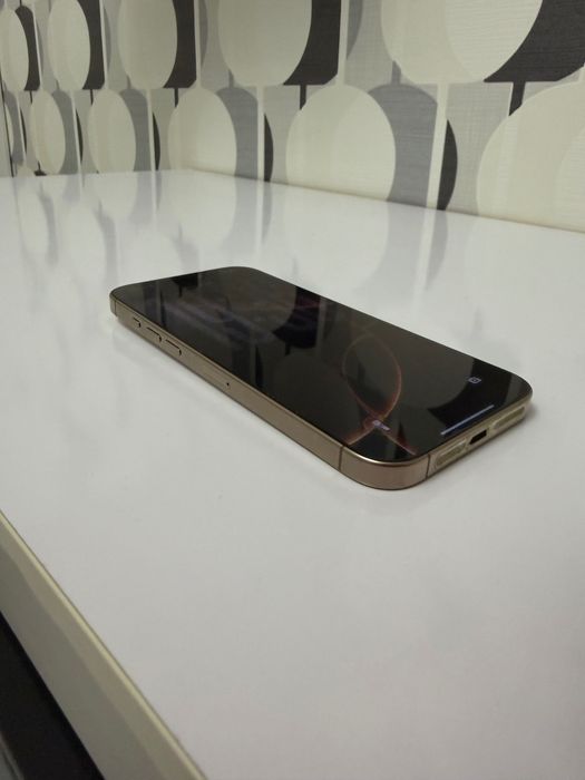 Vand iPhone 16 pro max impecabil Gold