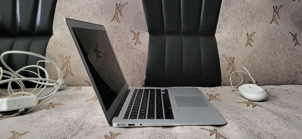 Macbook Air 2015 8GB RAM 128GB Stocare