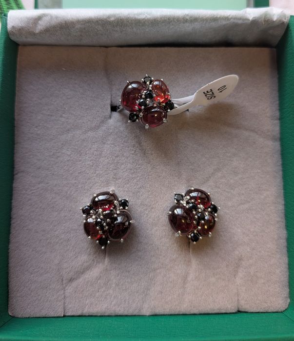 Сребърен комплект с естествен гранат