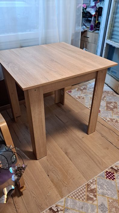 Кухненска трапезна маса.