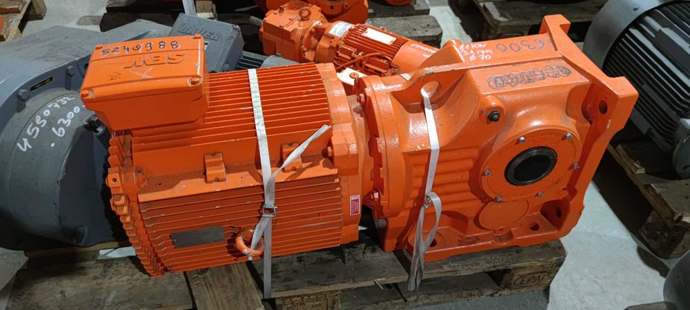 Motor electric cu reductor SEW 11kW 31rpm