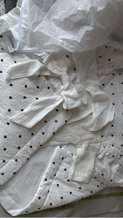 Конверт на выписку на малчика и на девочку подойдет.НОВЫЙ