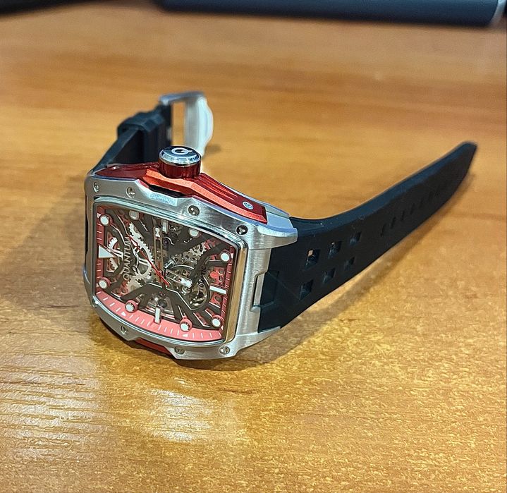 Уникален часовник QUANTUM