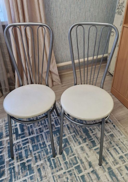 Продам два стула