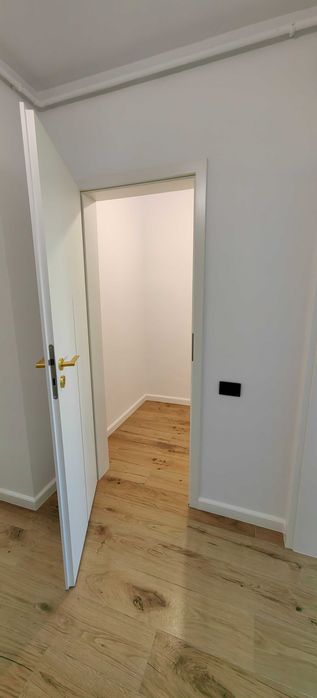 Studio recent renovat cu curte si loc de parcare