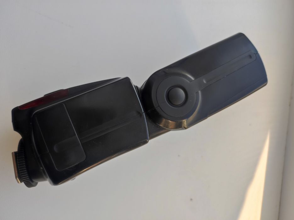 Продам фотовспышку