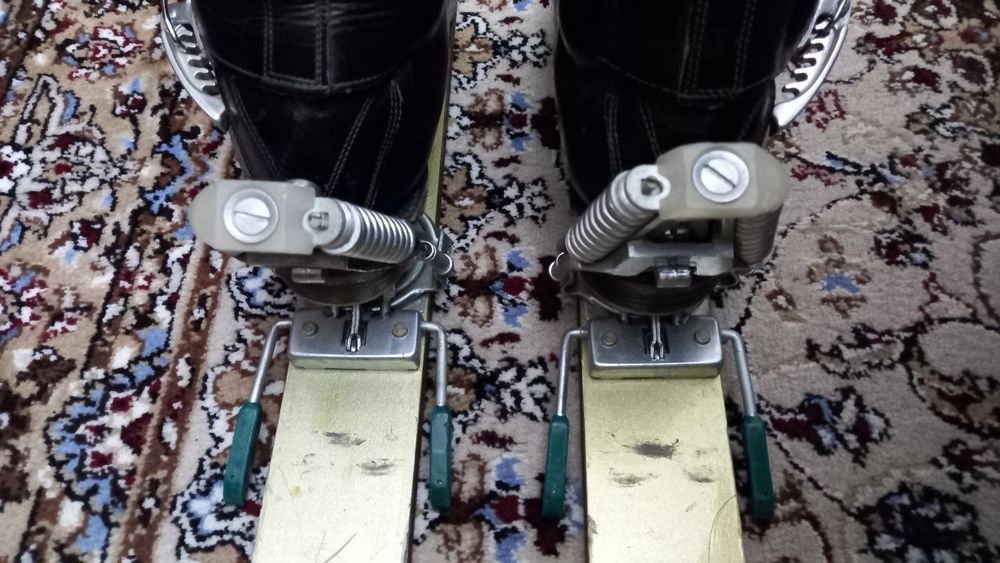 Продаются горные лыжи