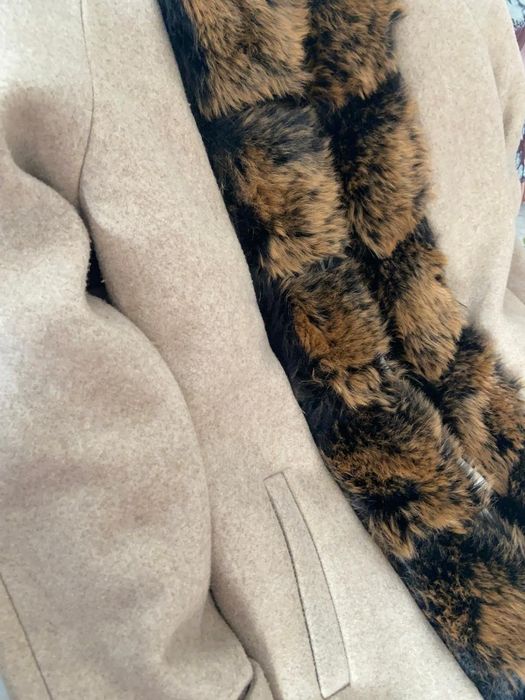 Продам женское пальто!