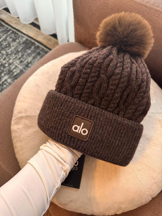 Вълнена Зимна Шапка Alo шоколад