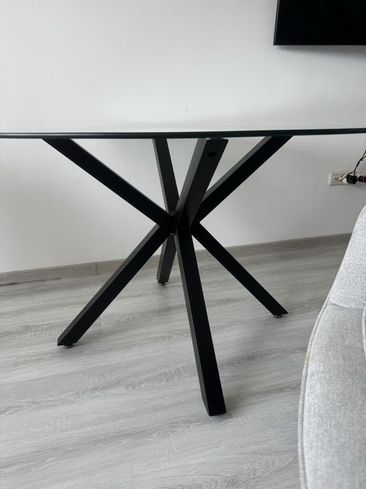 Set masă cu blat din sticlă + 4 scaune rotative 360°