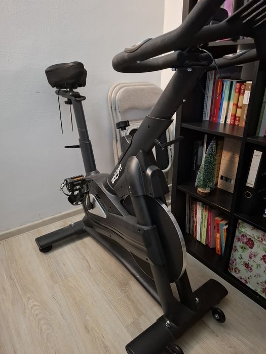Bicicleta Spinning Magnetica GO4FIT® Model GF220 PRO, Volanta 18kg, Re