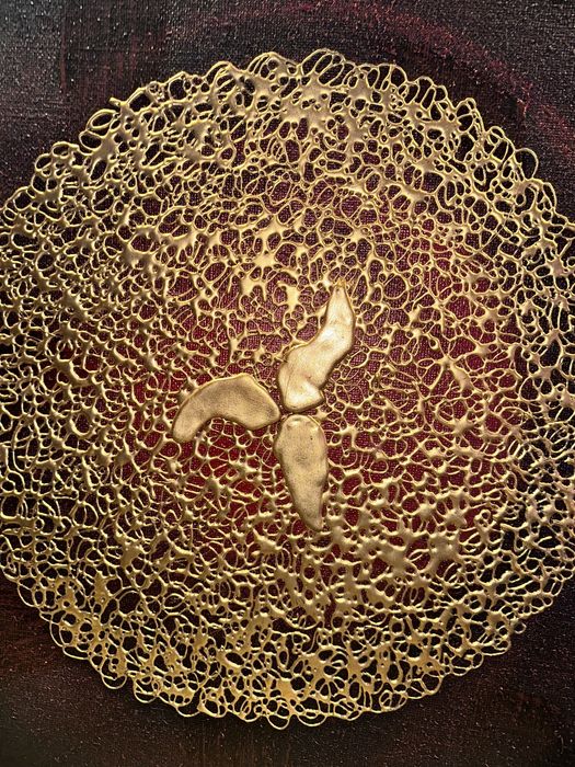 Tablou abstract modern texturat, realizat pe pânză canvas, cu relief și accente aurii.