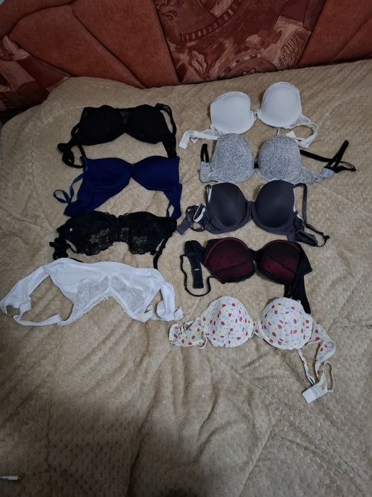 Продавам сутиени