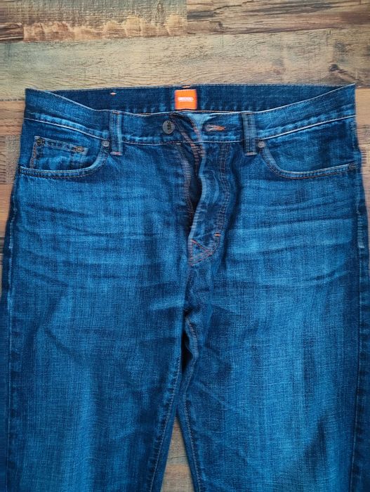 Hugo boss прави дънки