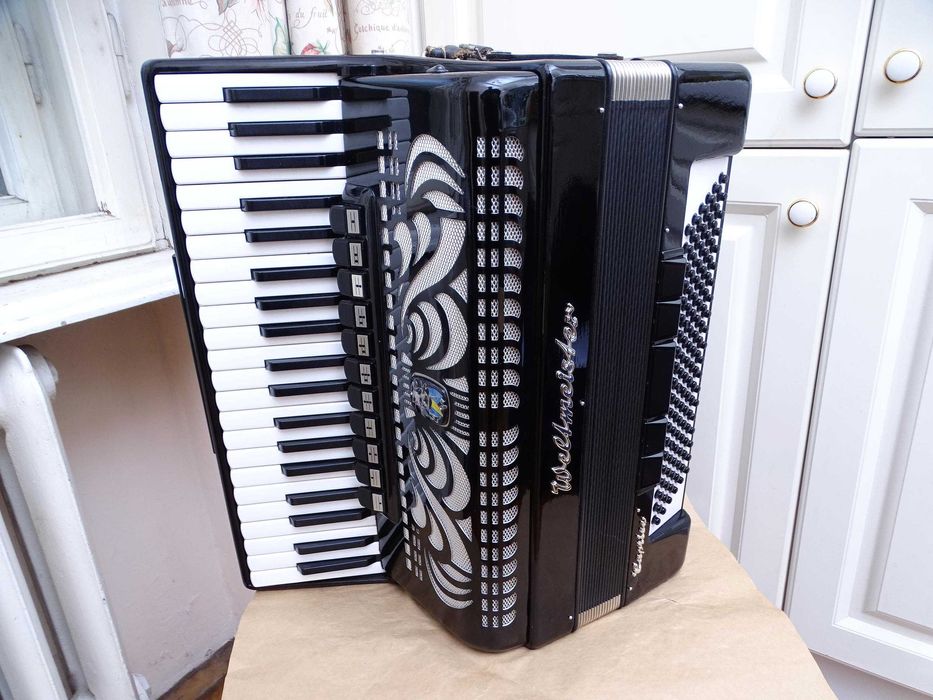Нов акордеон Weltmeister Caprice 120 баса