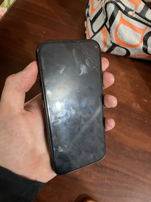 Айфон 15 128 гб.