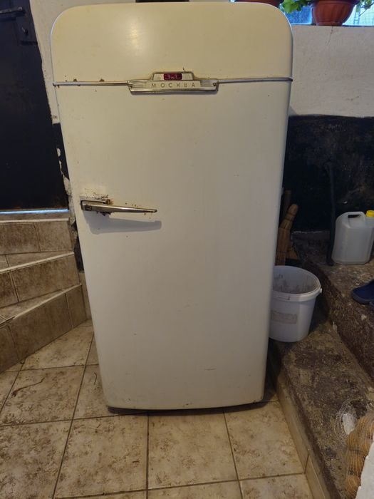 Хладилник работещ