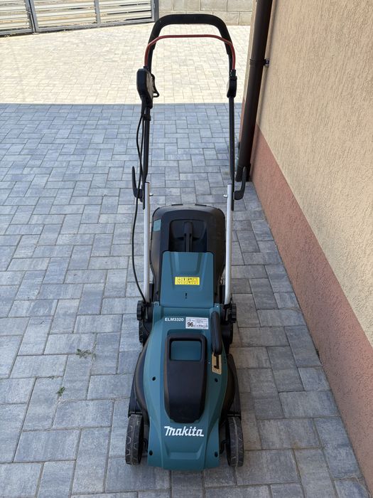Vand Makita ELM3320