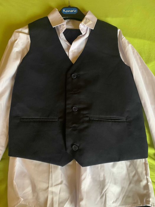 vand costum elegant pentru baieti