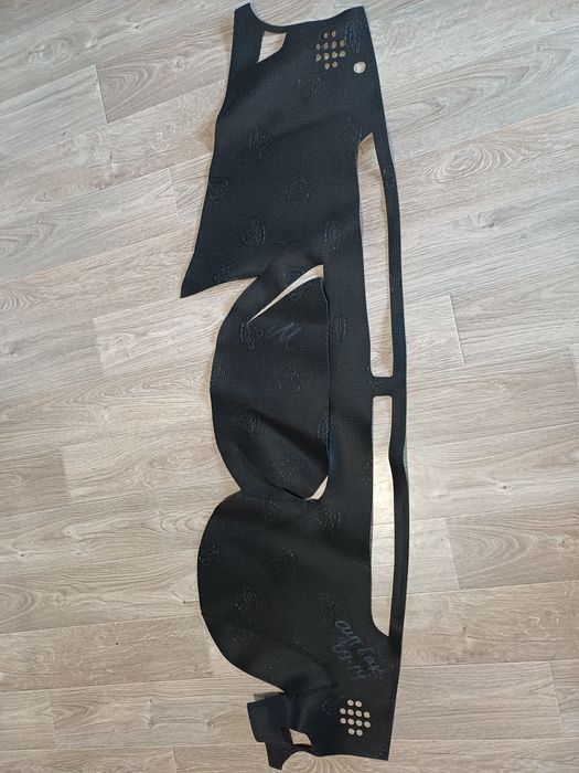 Продам накидку  subaru  outback на панель