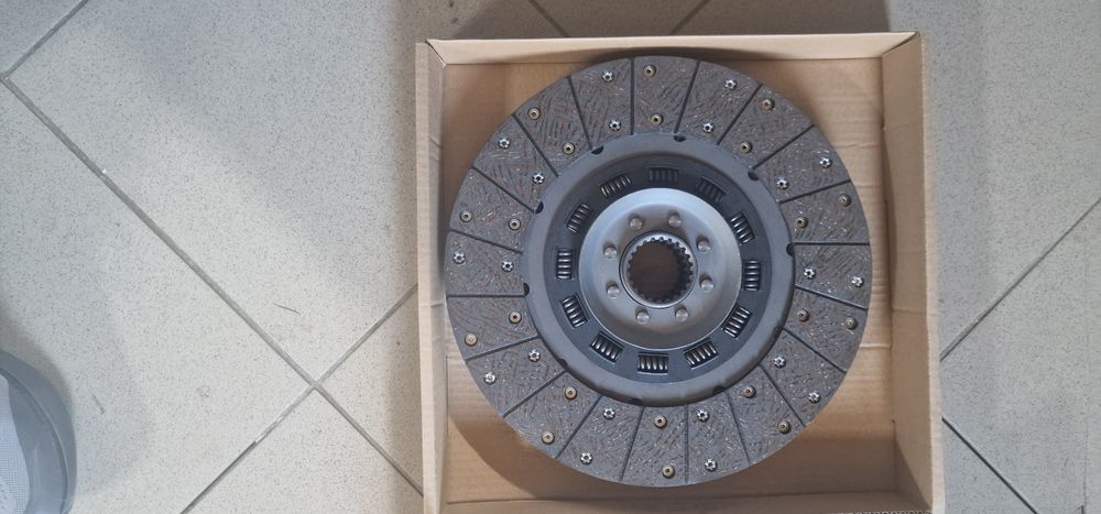 Disc ambreiaj tractor fiat diametru 310 mm sau 280 mm z11 si z12 dinti