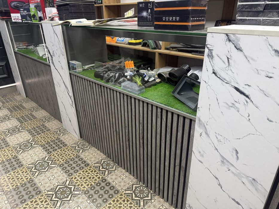 Продается витрина столы для магазинов