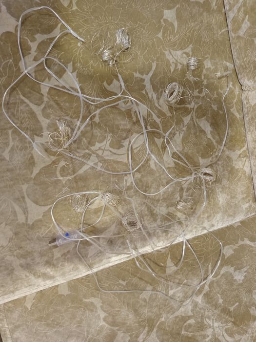 Продам елку с игрушками и гирляндами