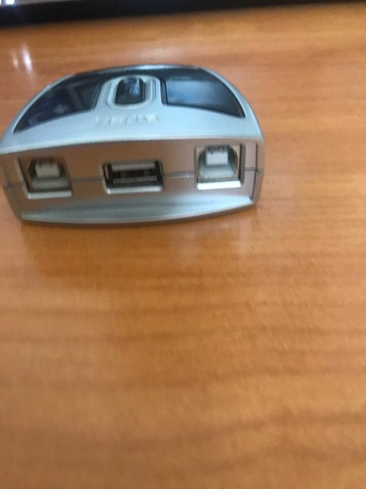 Switch automat usb 2.0 pt 2 pc