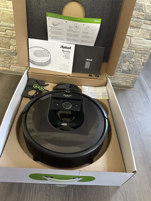 Робот прахосмукачка  Irobot roomba i7 подарък 2 четки ,като Нов