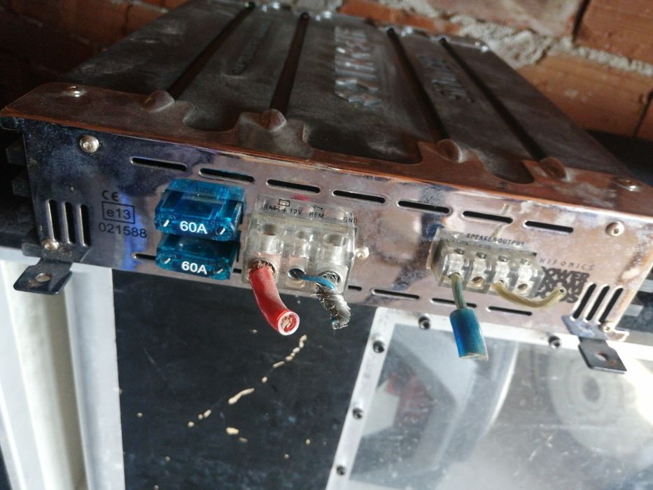 Бас каса  с усилвател  всичко заедно се продава