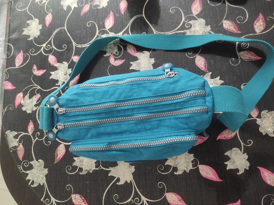 Сумку универсальную красивую продам