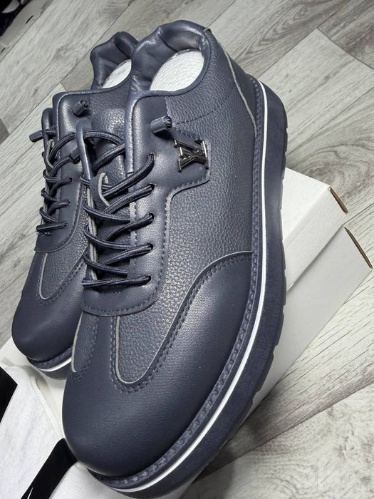 Louis Vuitton Premium Erkaklar Krossovkalari — To'q Ko'k (Dark Blue)