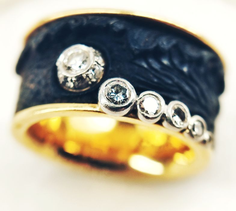 Inel unicat aur 18ct,diamante si abanos