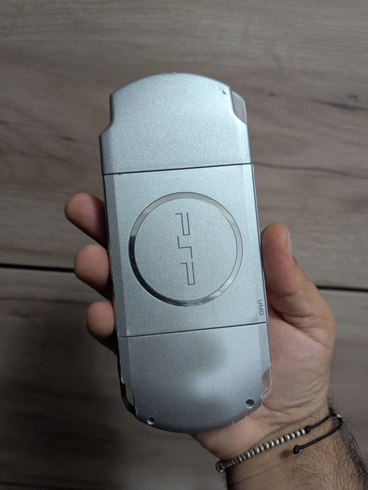 Psp 3004 gri complet  modat cu jocuri