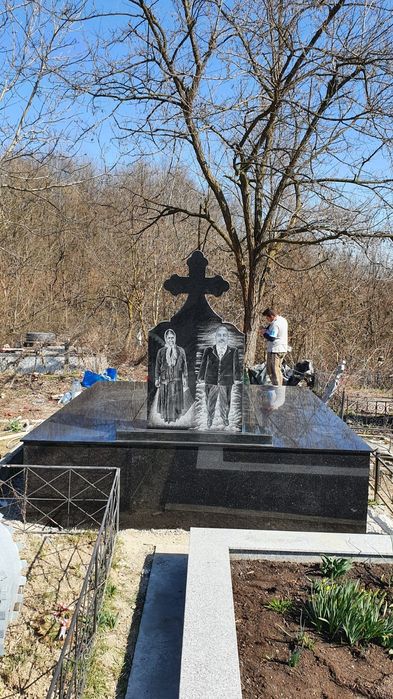 monumente funerare granit marmura.cavouri capace mormant
