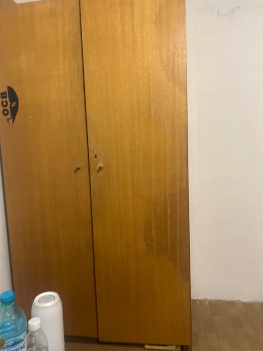 Двукрилен гардероб