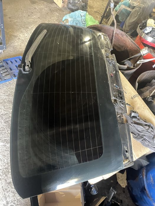 Задно стъкло BMW e61 с работещо копче