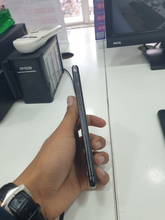 Iphone xs qora 64talik